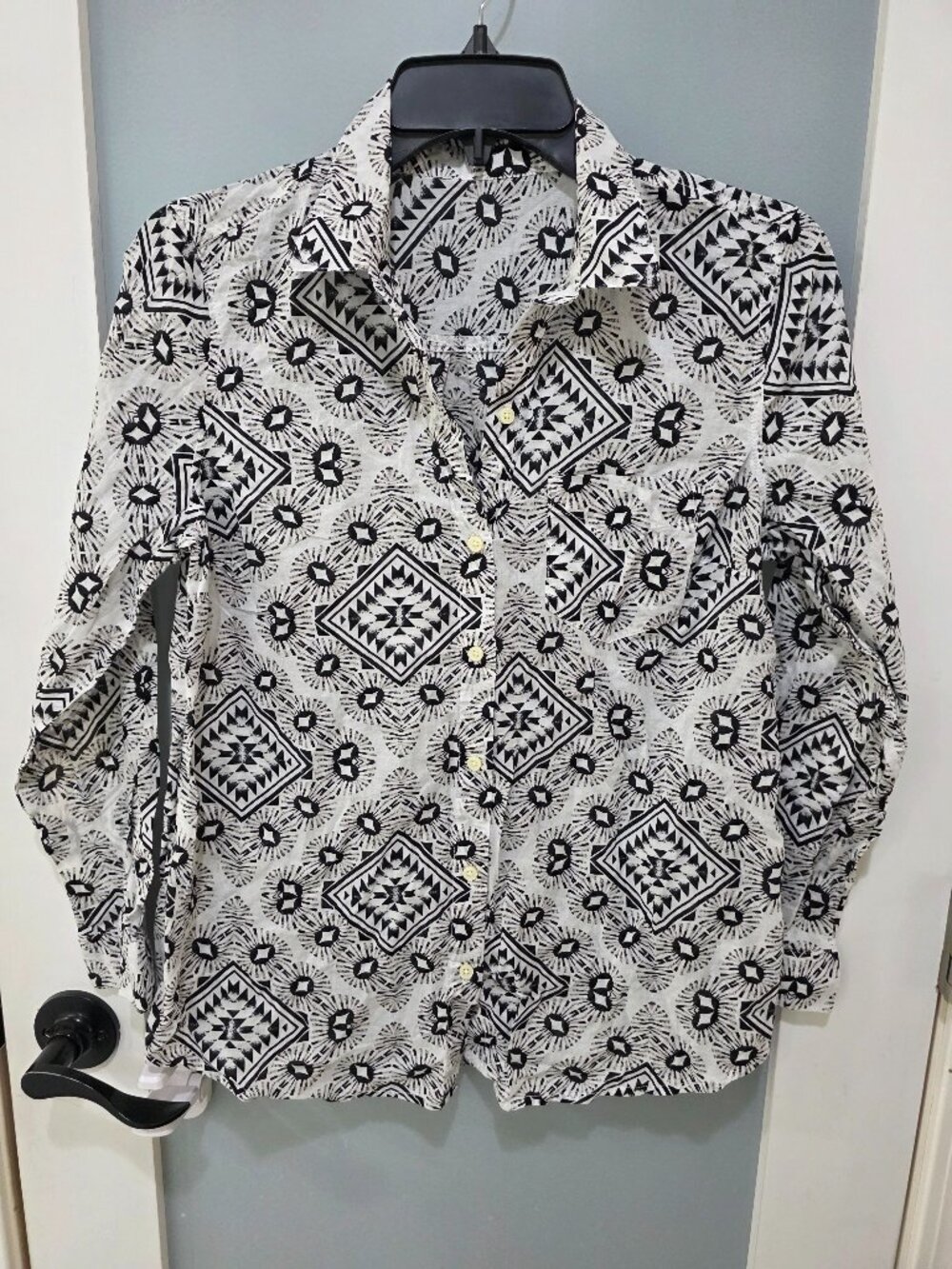 Geometric Print Blouse – Women’s‎ Medium Black White Tan Button Front
